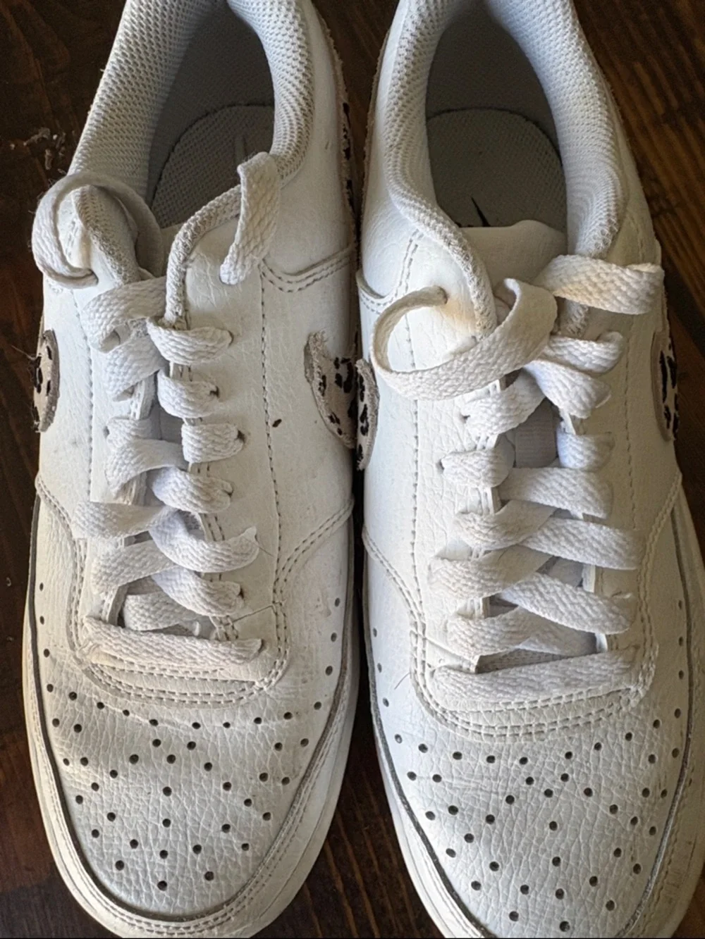 Nike Women’s White Low-Top Sneakers with Leopard Swoosh - Picture 4 of 6